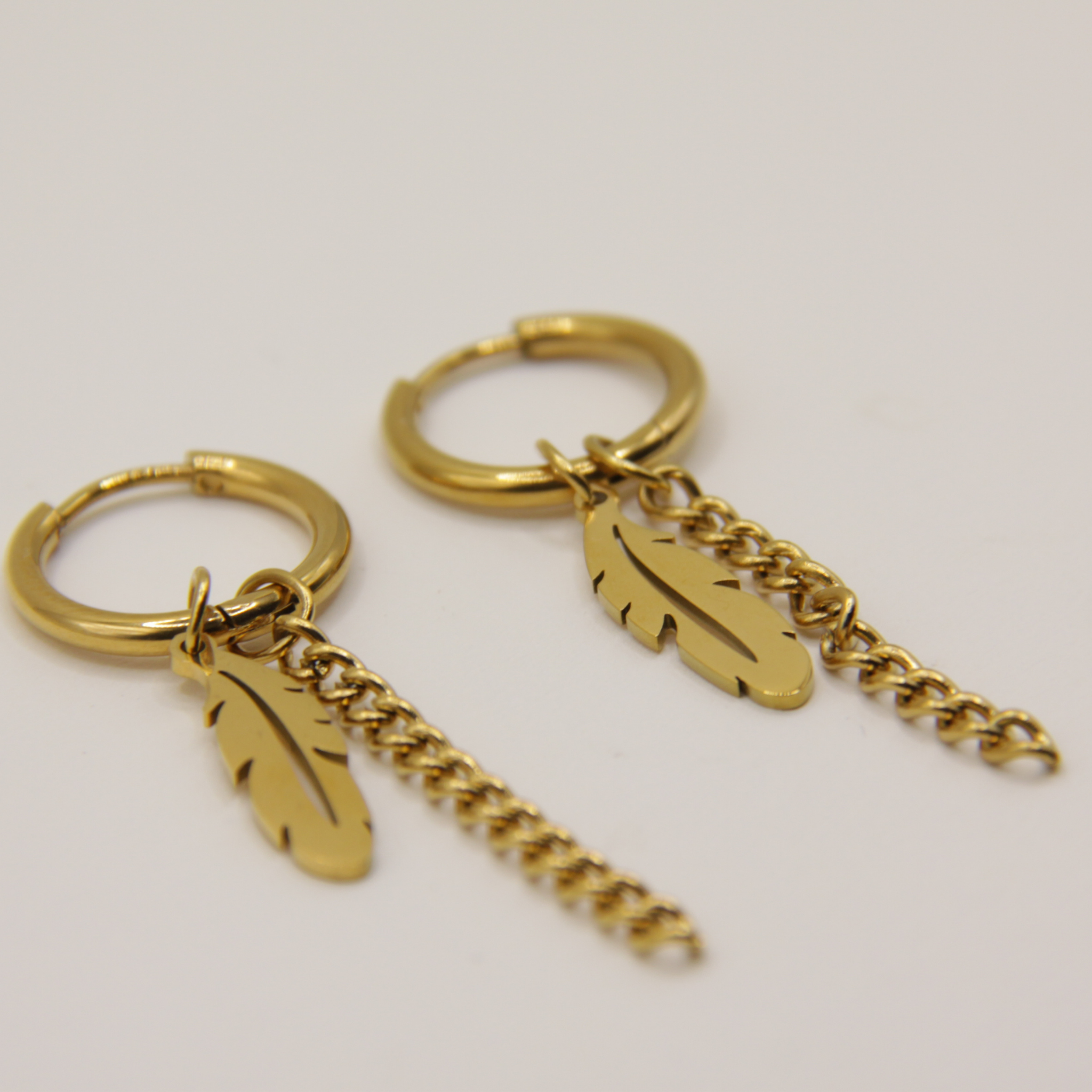 18k Gold plated feather oorbellen