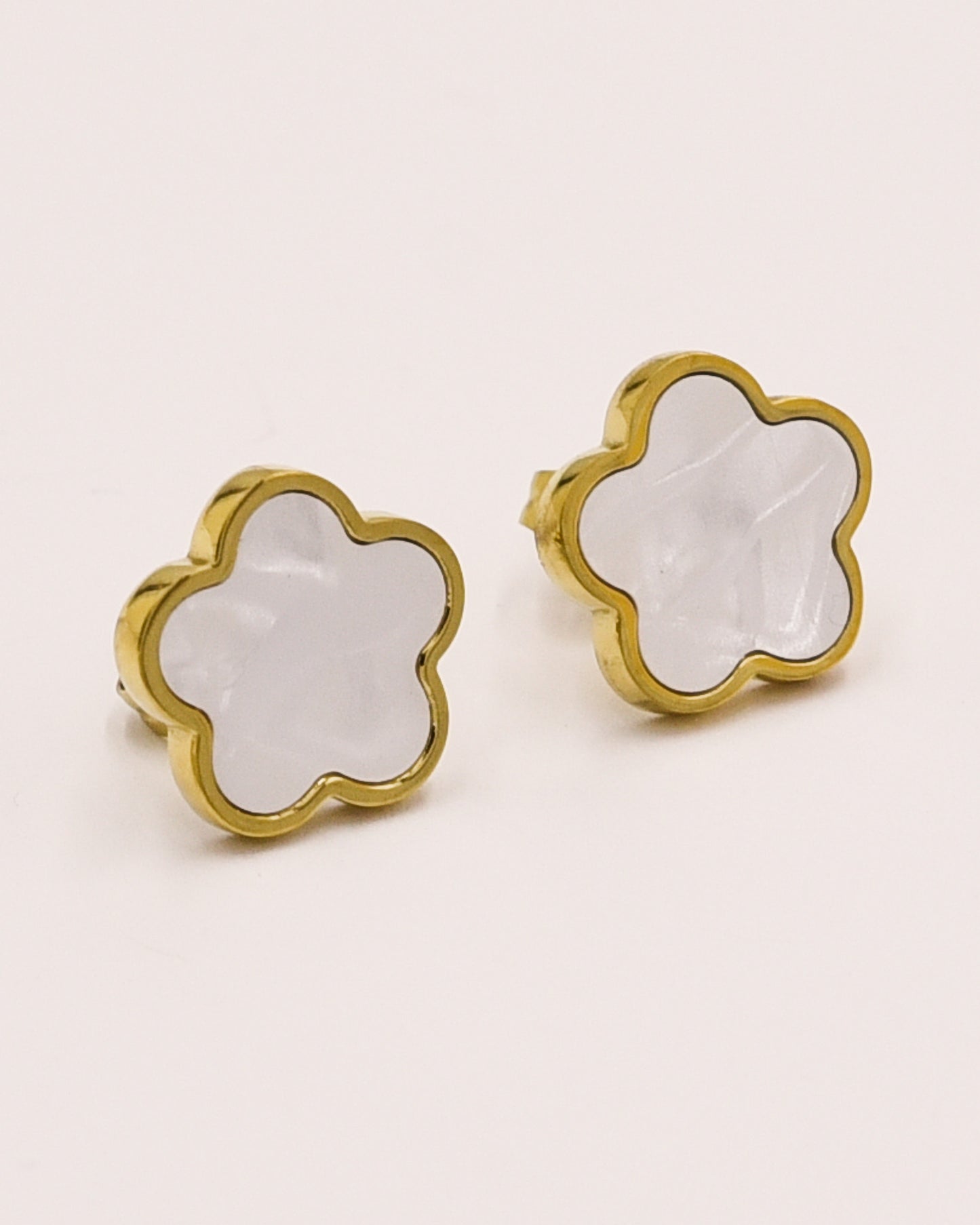 18k Gold plated pearly earrings